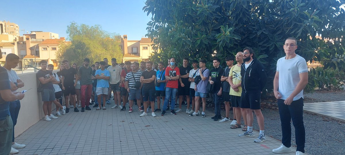 jugomezlopez's tweet photo. Hoy han empezado las clases de los ciclos formativos de la tarde del @IESaguadulce. Tenemos dos ciclos nuevos ( GS de higiene bucodental y GS de protesis dentales) y el especialista en ciberseguridad. Trabajando por una @FPAndaluza que forme profesionales. https://t.co/Kbm5Ko4VOp