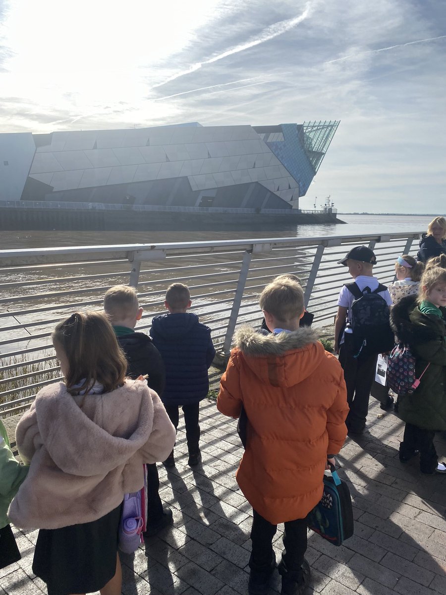 EGHighlands's tweet photo. A few pictures from our geography fieldwork trip into Hull City Centre on Tuesday, with an impromptu visit into the Trinity church to pay our respects 👑 https://t.co/5KIxRrLXF9