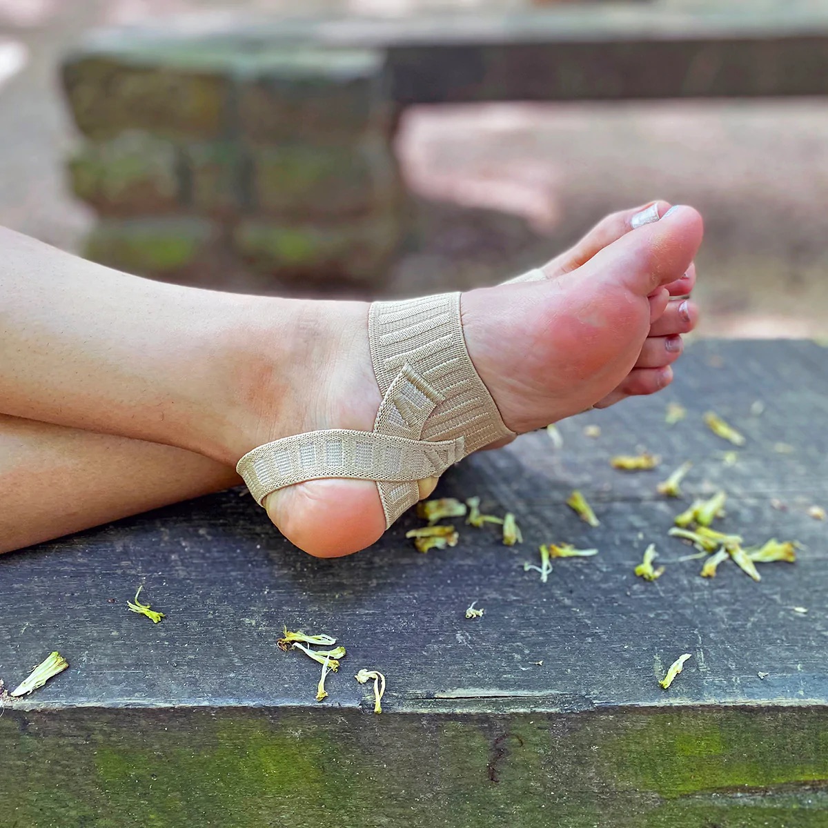 Tuli’s The X Brace support and reduces arch pressure very similar to how Low-Dye taping works but without all the expertise, time and tape necessary. thexbrace.com 
#tulis #thexbrace #plantarfasciitis #seversdisease #archsupport #heelpain