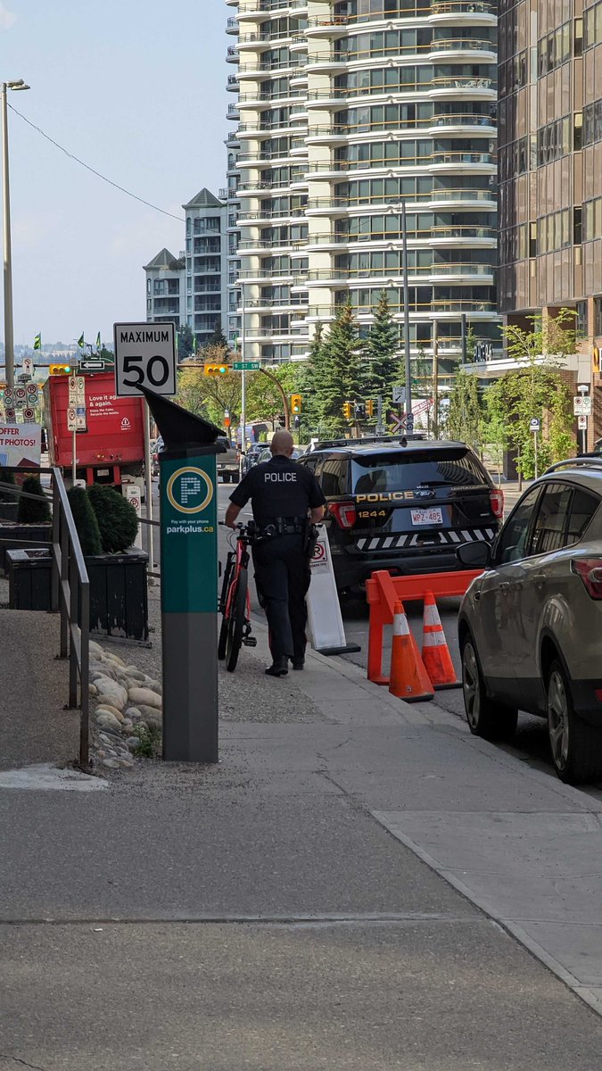 Had come across a mountain bike downtown that looked to be brand new, and very expensive. Brought it home, found the owner via <a href="/BikeIndex/">Bike Index</a> and today the <a href="/CalgaryPolice/">Calgary Police</a> came to pick it up. #yyc

1. BikeIndex is great! Register your #yycbike
2. Spend the money to get a good lock 😉