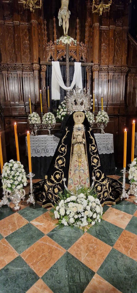 Esta tarde hemos acompañado a <a href="/Siete_Dolores/">Siete Dolores</a> en su Función Principal de instituto, en la que honramos a la Virgen de los Dolores. María es siempre el camino más directo a Jesucristo. Gracias a la Hdad por la invitación.