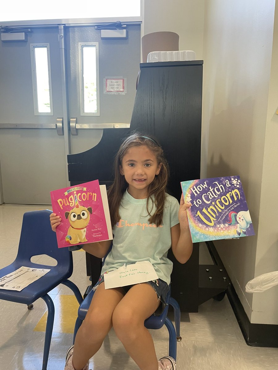 Ms_Paradiso's tweet photo. Mrs. Cormack’s first grade classroom at the book fair yesterday morning!📚 We can’t wait for our learners to read their new books. #mineolaproud https://t.co/TekFcl1pZY