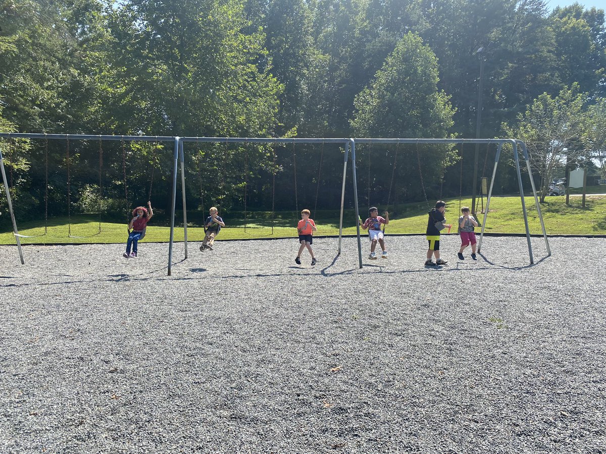 MBaker_RunSun's tweet photo. Best part of my day! I got #recess time with these Ss @eastfieldglobal #popsicleswiththeprincipal 1st Q wrap! #balancedcalendar https://t.co/f8iudKTbSe