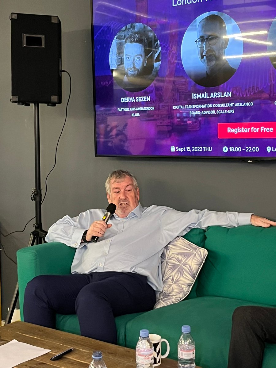 cloudtalkglb's tweet image. Clive Deakin - CGG - Head of Cloud Strategy shared his experience at CloudTalk London Matchmaking Meetup

#cloudtalkglobal #cloudtalk #london #meetup #techmeetup #cloud #server #event #cloudtalklondon #network #tech #opportunity #digital #digitaltransformation #networking