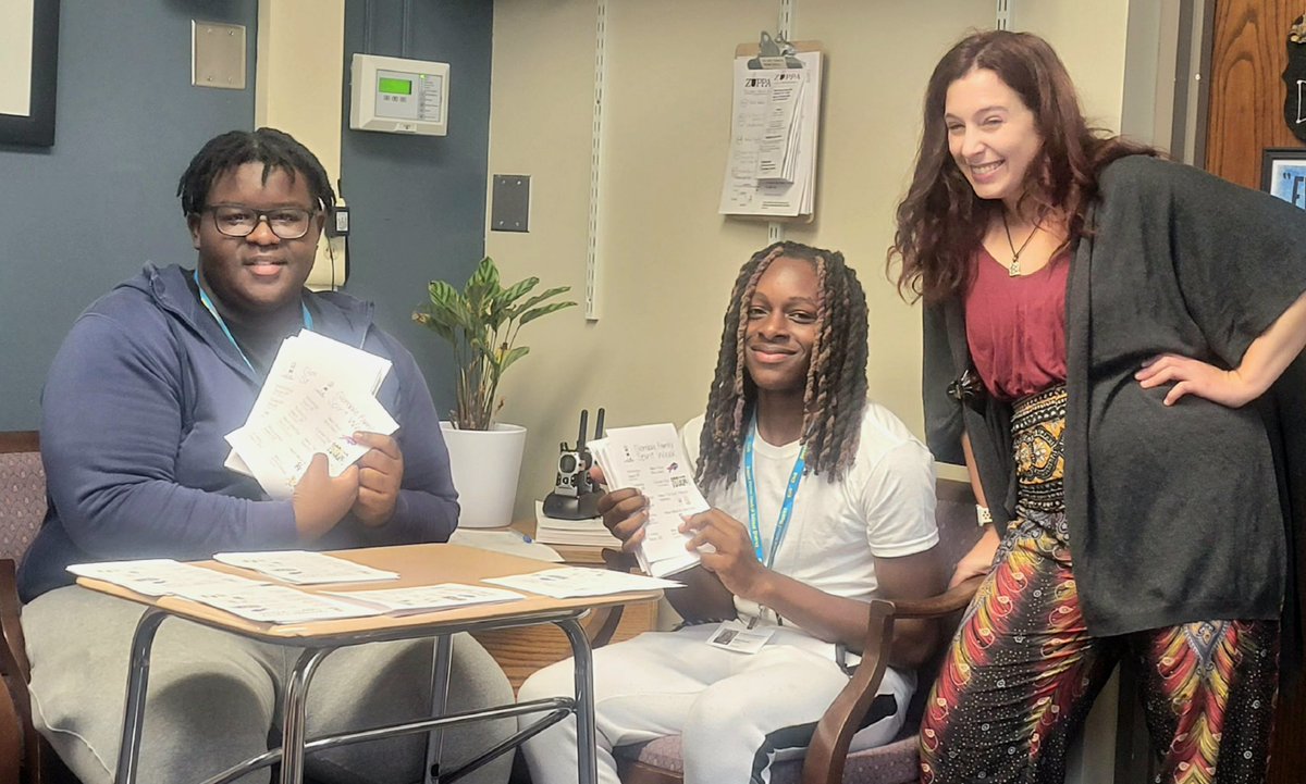 These two can be honorary <a href="/GlendaleSH/">Glendale Elementary School</a> Lighthouse team members! Thanks for your help with setting up our spirit week, @MarkiesWilliam5 and <a href="/MykelEvens/">Mykel</a> ! <a href="/kdelaplante/">Miss DeLaPlante</a> <a href="/5_Derek/">Derek Dunstan</a> <a href="/SweetHomeCSD/">Sweet Home Central School District</a>