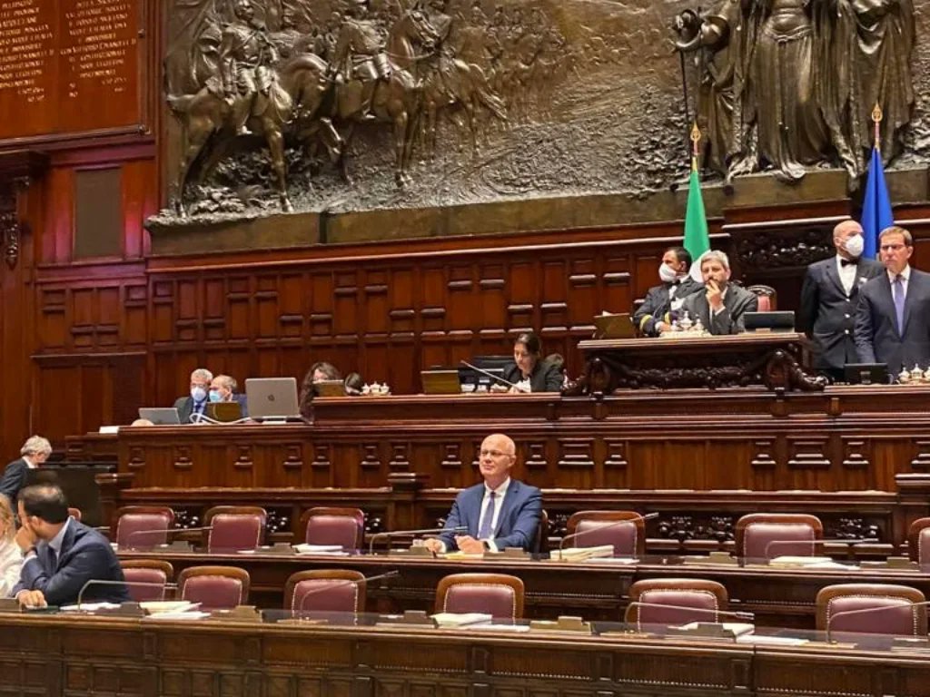 Oggi a <a href="/Montecitorio/">Camera dei deputati</a> sono stati due voti: uno per approvare il #DlAiutiBis, che tornerà al Senato la settimana prossima per il via libera definitivo e l'altro per autorizzare l'aggiustamento di bilancio pari a 6,2 mld di euro. facebook.com/10004452888541…