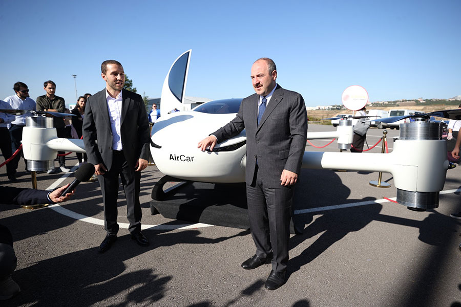 tegi_box's tweet photo. Gökyüzündeki yeni gururumuz “AirCar” https://t.co/doGiDEKJnd 

#AirCar #MilliTeknolojiHamlesi @TCSanayi @BilisimVadisiTR https://t.co/sg3aDc42sb