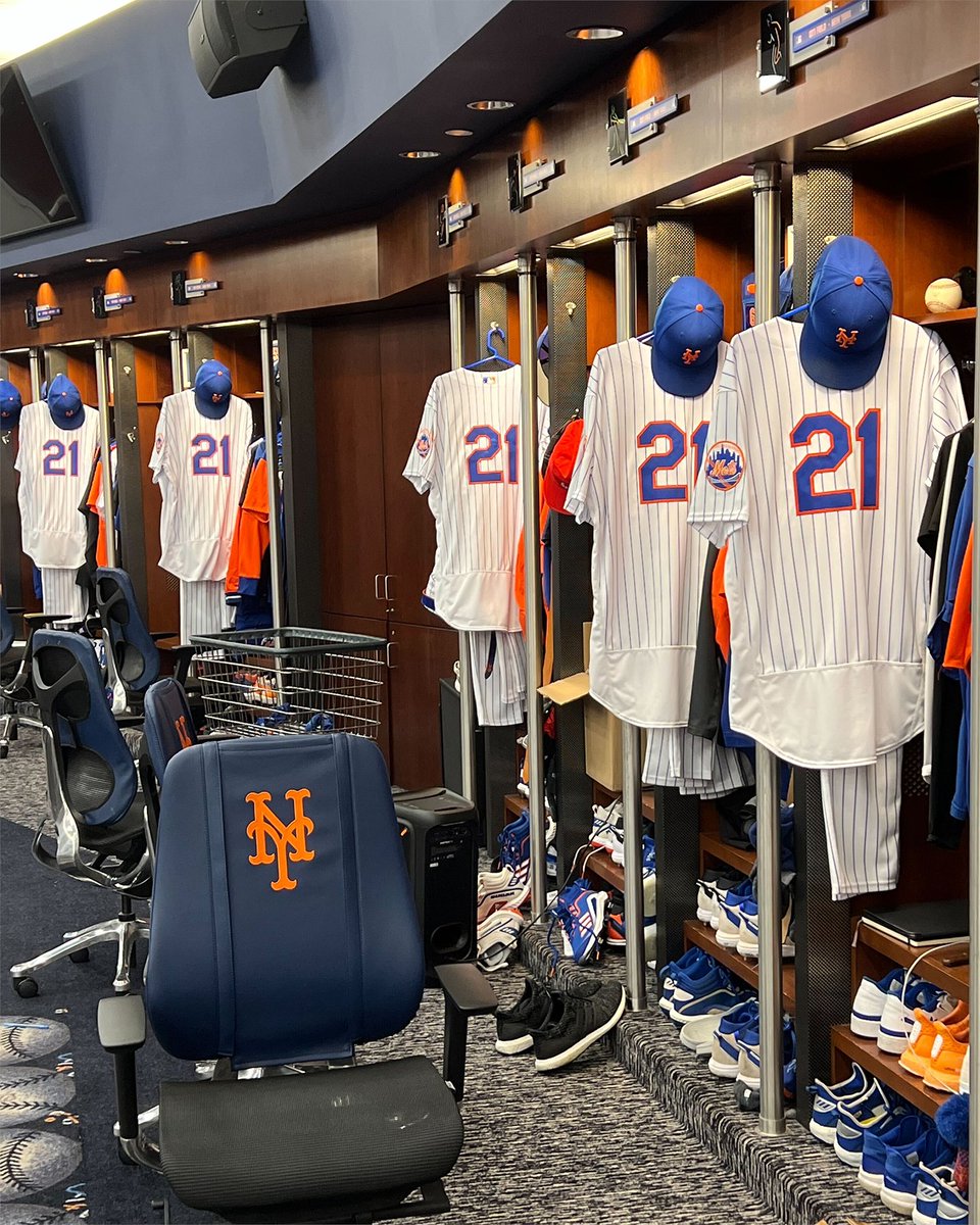 SNY_Mets's tweet photo. Every member of the Mets will wear 21 tonight in honor of Roberto Clemente. https://t.co/bjnobYOhGM