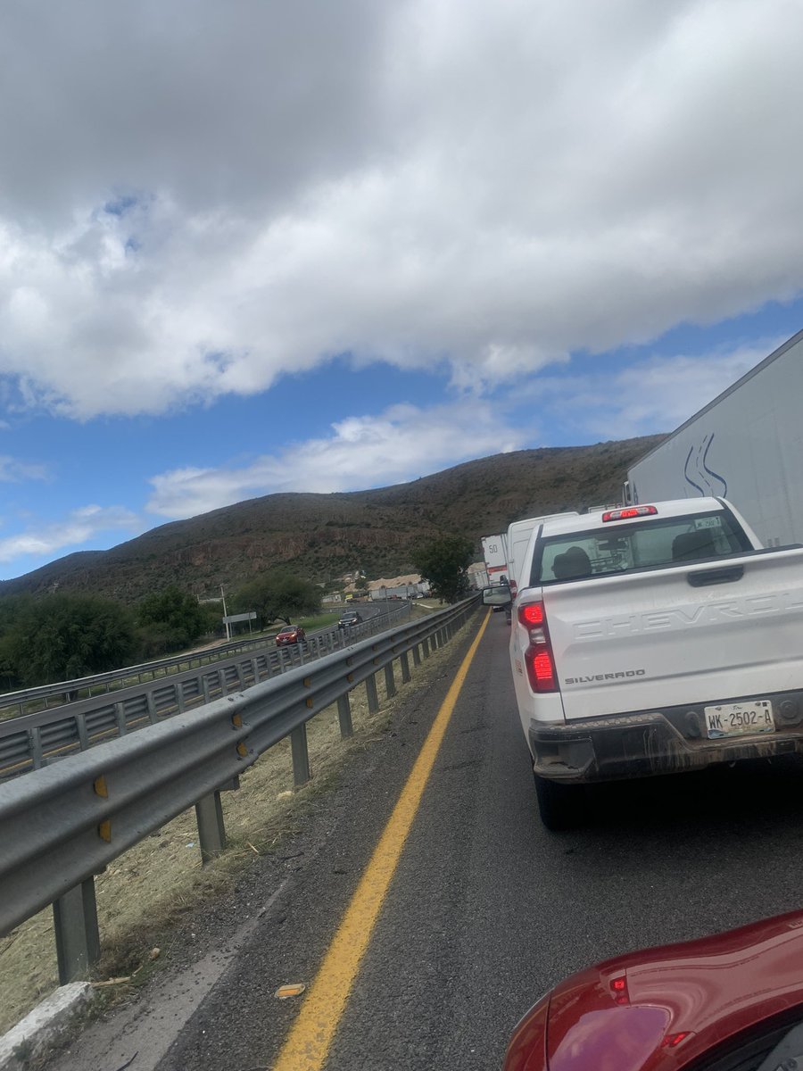 _DARO4's tweet photo. Definitiva pinché mente las carreteras en mexico están colapsadas, en todas hay accidentes y retrasos de más de media hora ptm! https://t.co/CtZCp4AbUH