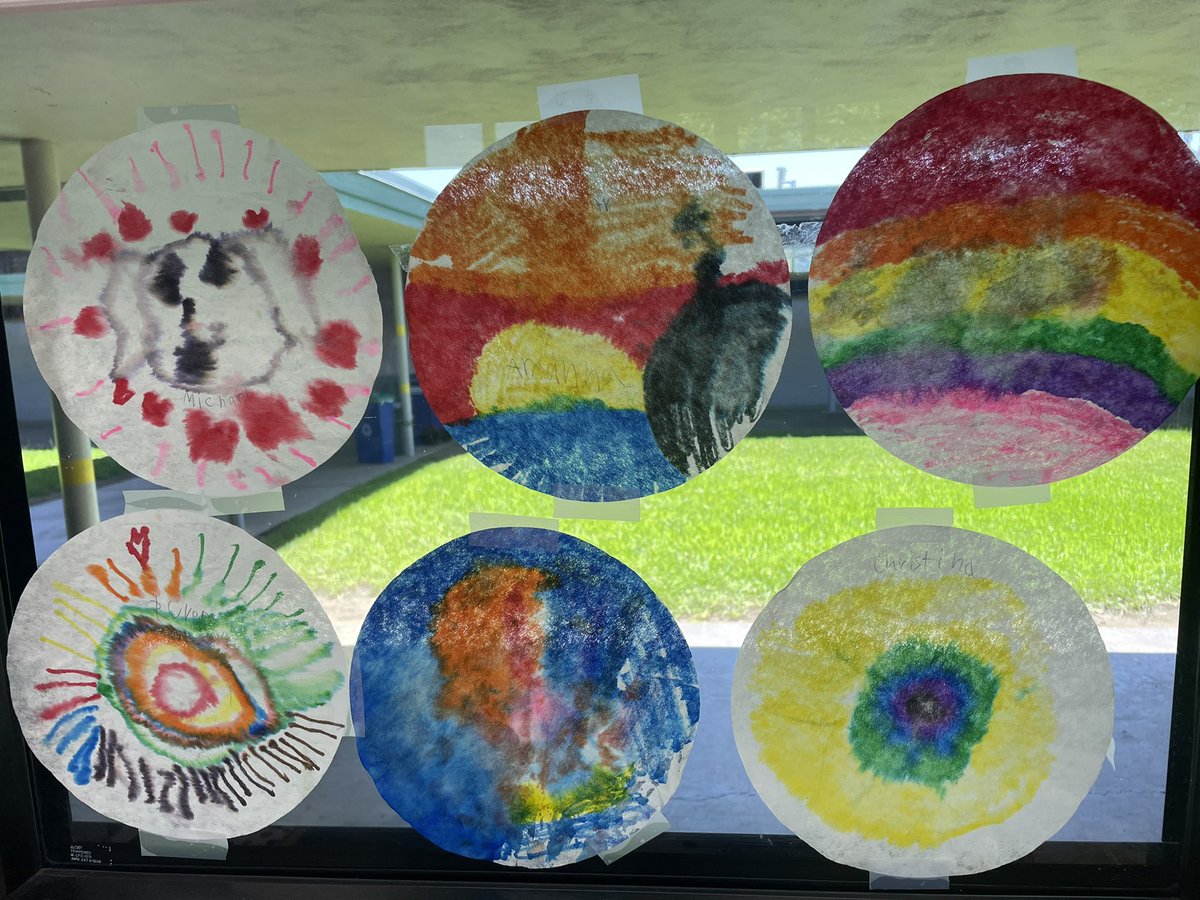 MsEntzminger's tweet photo. Our class loved making our mark on #InternationalDotDay #Eltoyon #NSDnow @Jen_ElToyon @peterhreynolds https://t.co/E42Y8WCUUb
