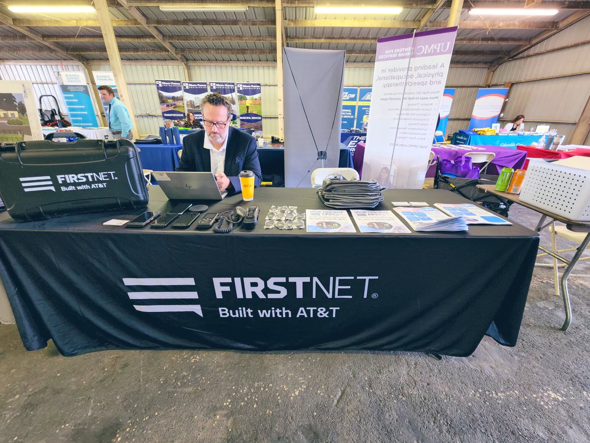 Talking Firstnet at the Fayette County Township of Supervisors convention today. 💫

Did you know the FCC estimates over 10,000 lives could be saved each year if public safety were able to reach callers just 1 minute faster? #Firstnet