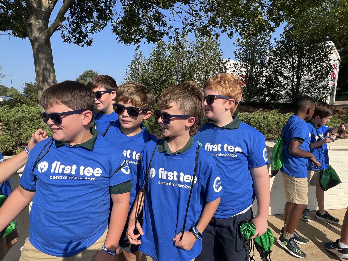 FirstTeeMS's tweet image. Cool Dudes ⁦@Sanderson_Champ⁩ ⁦@Samburns66⁩ Champion’s Day Clinic! #buildinggamechangers #FirstTee ⁦@TheFirstTee⁩ #FirstTeeCentralMS