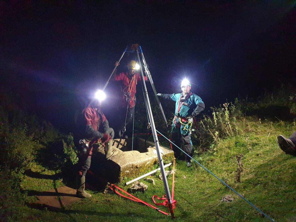 Derbyshire_CRO's tweet image. CALLOUT! - Wednesday 14th September, Oxlow.
Wednesday night DCRO controllers &amp;amp; leaders met for a planned training session. Once completed we all headed home, to bed....... or so we thought! 
Just then the phones beeped, and it was a callout to Oxlow Mine.
