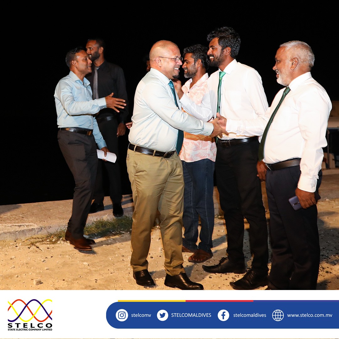 މެނޭޖިންގ ޑިރެކްޓަރ <a href="/ShareefRangondi/">Ahmed Shareef</a> މިރޭ ވަނީ ކ.ގުޅީ ސުކޫލުގައި ބޭއްވި އެ ސުކޫލުގެ 42 ވަނަ އަހަރީ ދުވަހުގެ ޖަލްސާ ޝަރަފްވެރިކޮށްދެއްވާފައި. މި ޖަލްސާގައި މެނޭޖިންގ ޑިރެކްޓަރ ވަނީ ދީނީ ކަންކަމަށް ލޯބި ކުރުމާއެކު، ޤައުމުދެކެ ލޯބިވާ، ވެރިންނަށް ކިޔަމަންވެ،