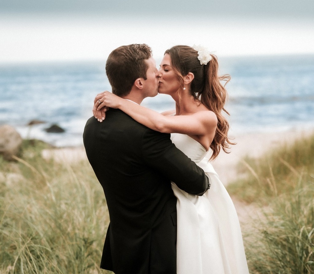 DellaBellaPhoto's tweet photo. Rhode Island Wedding Photography / Della Bella Photography / Shelter Harbor Inn
Della Bella Photography specializes in capturing those special whimsical portraits on your wedding day@shelterharborinn.
#theknot #weddingwire
#shelterharborinn #westerlyrhodeisland #charlestownri… https://t.co/jJgU8rEDcn