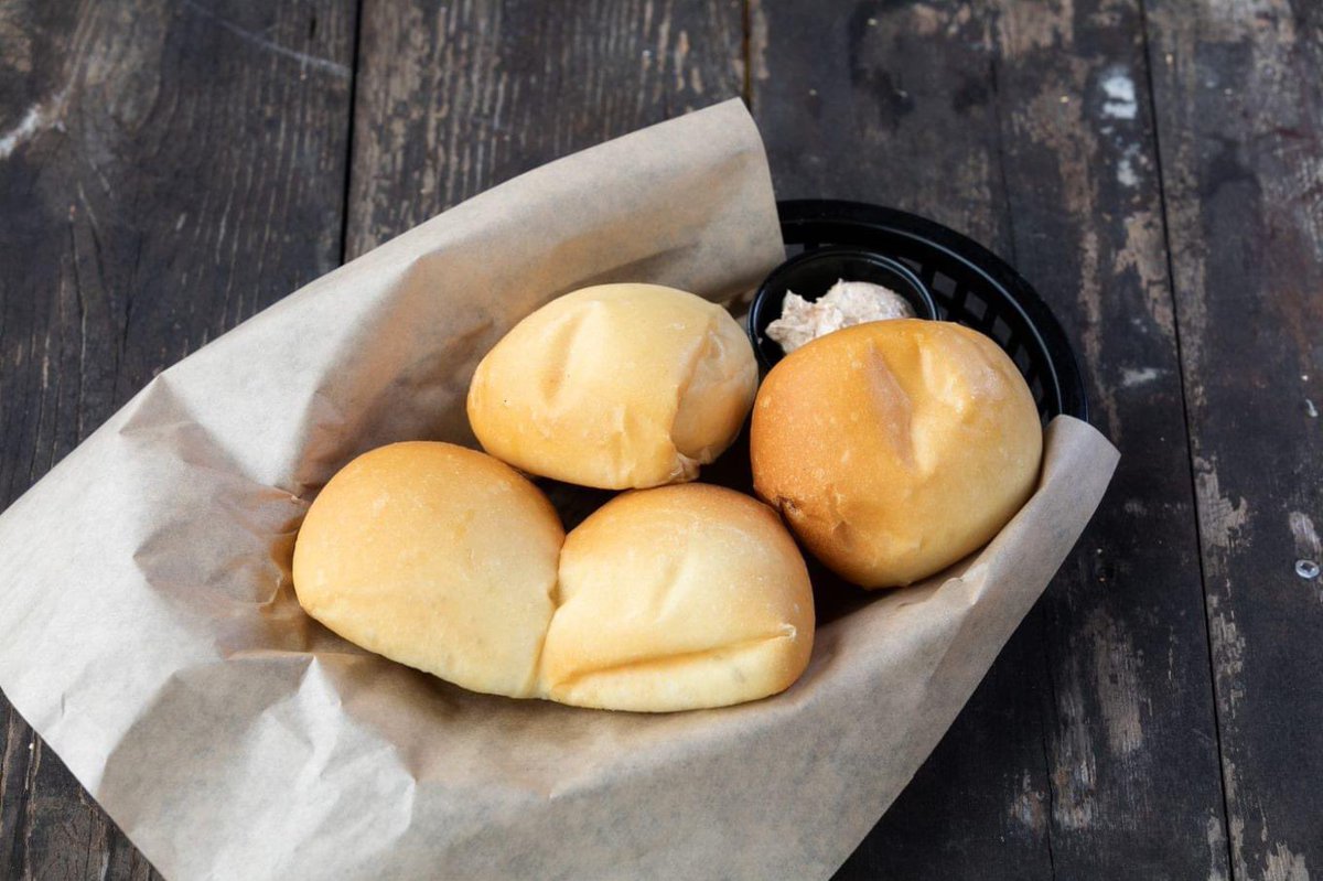 santafecattle's tweet photo. How many of our rolls do you think you can eat in one sitting? 🤔

#BakedRolls #YaHeard #WeLoveSantaFeCattle #SantaFeCattle https://t.co/tk4NnHspYD