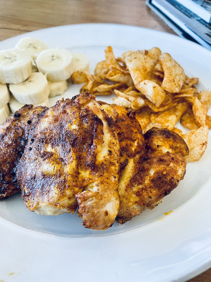 eatsbyparker's tweet photo. mexican street corn and pork rind rubbed chick thighs, sliced bananas and @SieteFoods BBQ chips https://t.co/a8npFFGFSQ