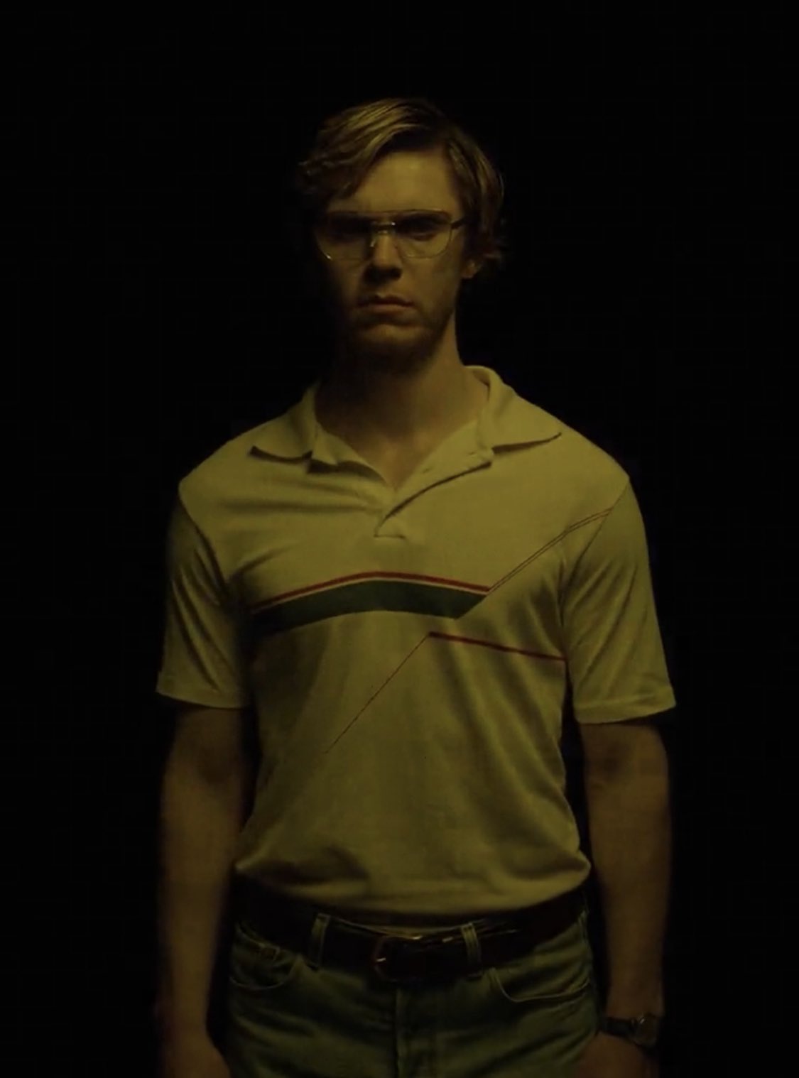 DiscussingFilm on Twitter "First look at Evan Peters as Jeffrey Dahmer