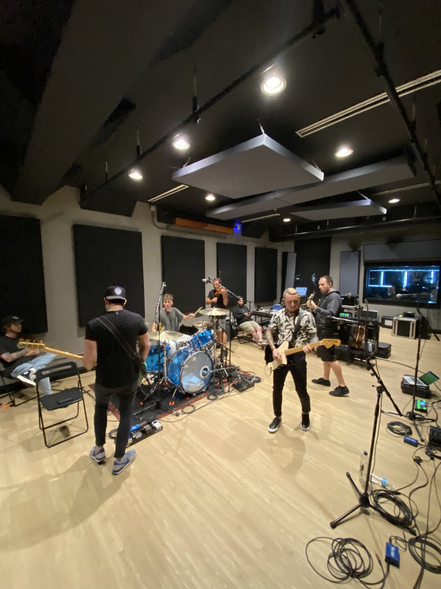 Yellowcard's tweet photo. Rehearsal. See you Saturday, @RiotFest! https://t.co/0KkKY1U6KG