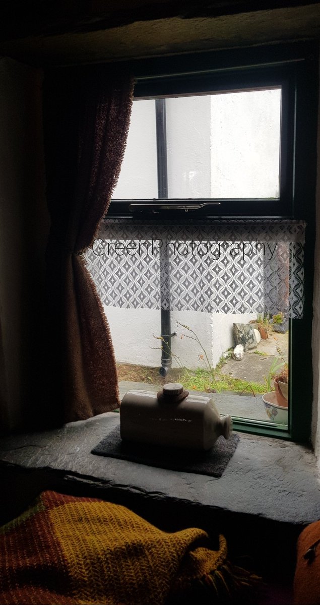 MGreenPhotogra1's tweet photo. Just love the vernacular look #vernacular #wondows #ireland #wildatlanticway #ardara #rural #nature #weekend #discover #explore #hotwaterbottle #belfastsink #flowers #home #exploredonegal #donegal #countryroads #architecture https://t.co/zsHoq8QMd6