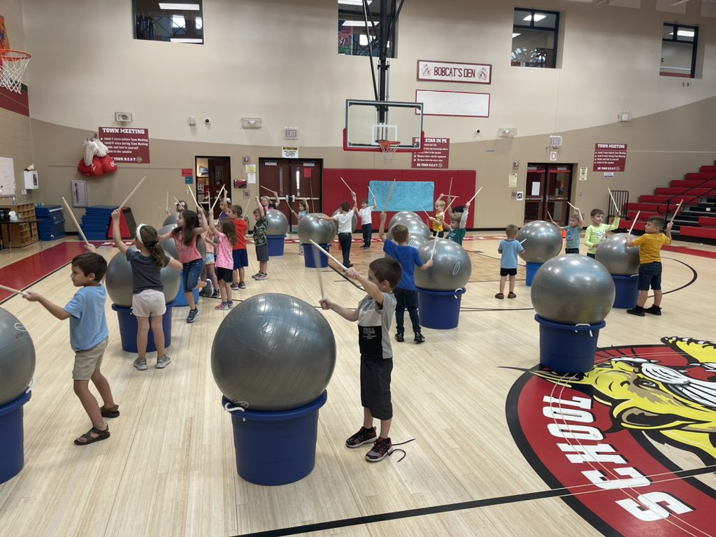Cardio drumming in Kindergarten makes for a great Thursday!!