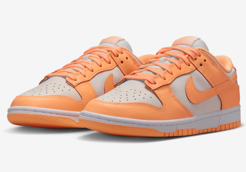 DayDreamKicks's tweet photo. Nike Dunk Low ‘Peaches and Cream”🍑 https://t.co/9SUJNkSdLD