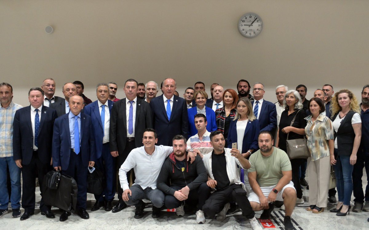MemleketGaleri's tweet photo. Muharrem İnce Çaykur Müzesini ziyaret ederek Karadeniz programını başlattı😊 https://t.co/EpMn24gBYc