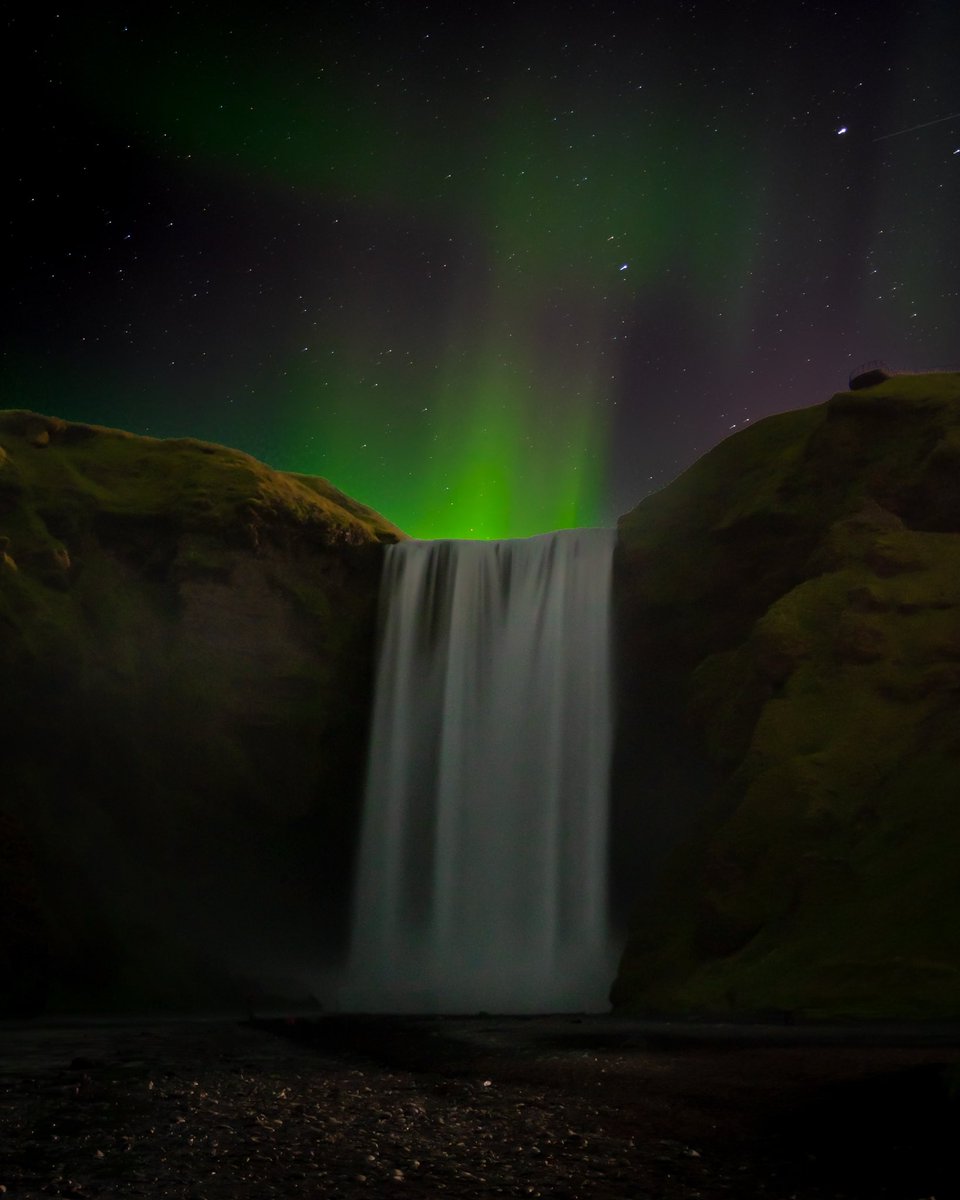 gonewithshaun's tweet photo. She came dancing again 💃💚

📍Skogafoss, Iceland 🇮🇸 

#aurora #northernlights #iceland #travelphotography https://t.co/yFMHakNOGF
