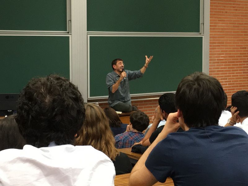 abonillaz's tweet photo. Foto 1: 
Juan Carlos Monedero en la Universidad de Navarra
Foto 2:
El etarra Abetxuko en la Universidad del País Vasco
Foto 3:
Otegi en la Universidad Pública de Navarra
Foto 4:
Macarena Olona en la Universidad de Granada

La libertad de expresión parece que es solo para algunos https://t.co/uJeWW2Ifju
