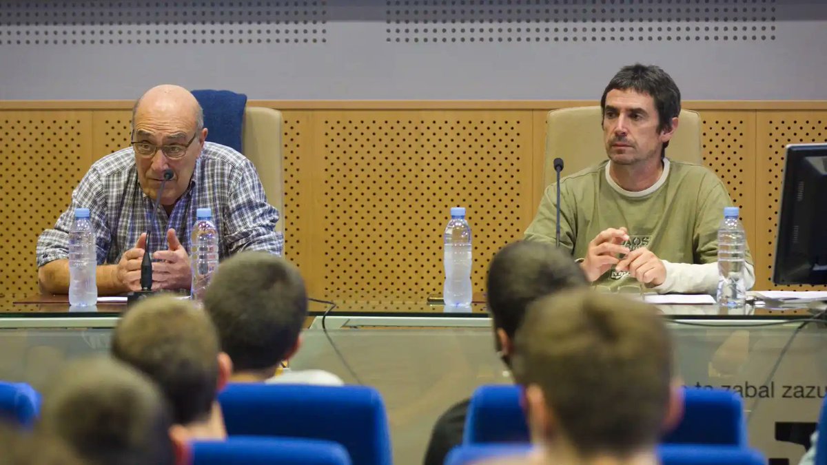 abonillaz's tweet photo. Foto 1: 
Juan Carlos Monedero en la Universidad de Navarra
Foto 2:
El etarra Abetxuko en la Universidad del País Vasco
Foto 3:
Otegi en la Universidad Pública de Navarra
Foto 4:
Macarena Olona en la Universidad de Granada

La libertad de expresión parece que es solo para algunos https://t.co/uJeWW2Ifju