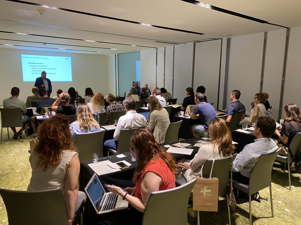 bdrowaes's tweet photo. ¡Gran éxito de asistencia en Barcelona! 
Esta mañana en otro de nuestros eventos “Desayuna con BD Rowa y MDF. Hablamos de la #farmacia del futuro. Muy felices por el lleno de la sala. 
Ponencias, debates y casos de éxito de #automatización, #digitalización, experiencia de compra https://t.co/uu1k7NPSkw