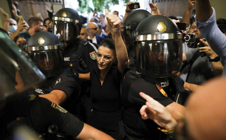 Foto 1: 
Juan Carlos Monedero en la Universidad de Navarra
Foto 2:
El etarra Abetxuko en la Universidad del País Vasco
Foto 3:
Otegi en la Universidad Pública de Navarra
Foto 4:
Macarena Olona en la Universidad de Granada

La libertad de expresión parece que es solo para algunos