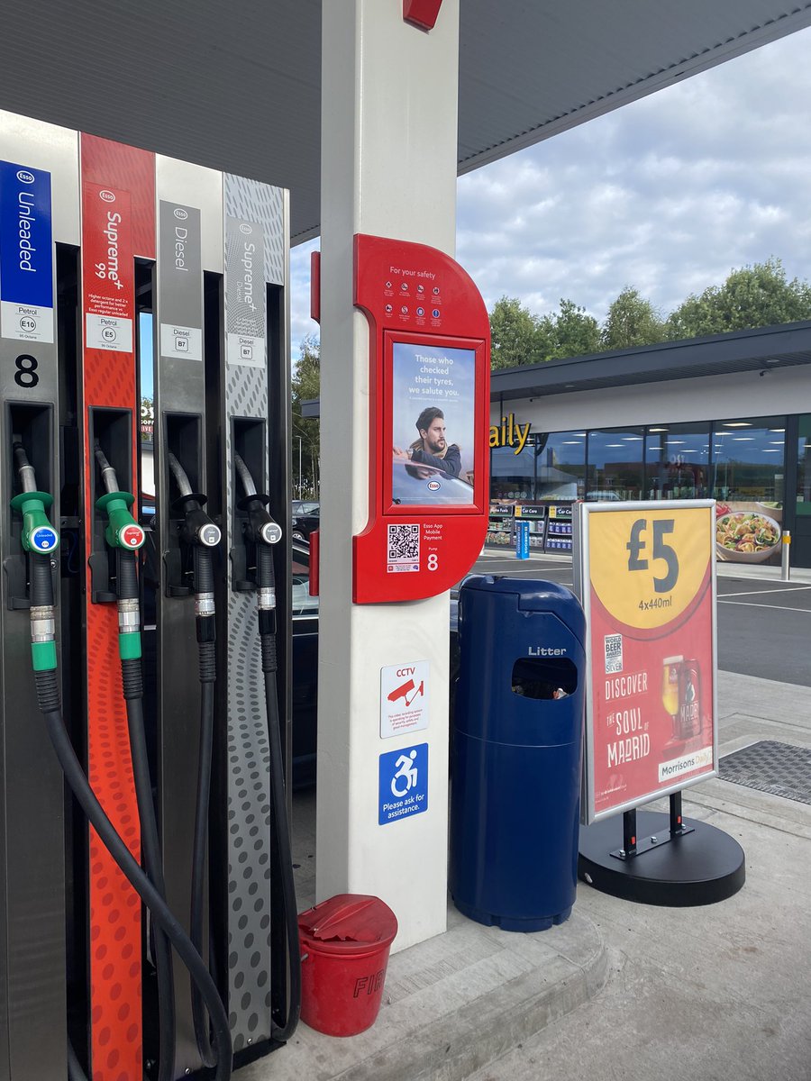 wendyloveday2's tweet photo. @Esso_GB Do you think women don’t drive nor fill our cabs at fuel stations? Zero representation of females on your forecourt. Rather sexist, don’t you think? https://t.co/vMYQGQxH92