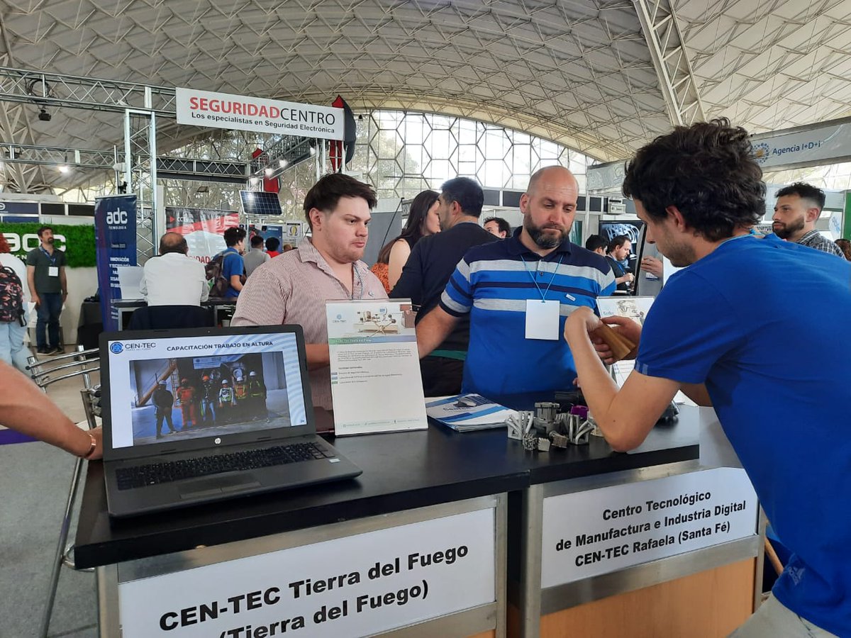 cesleiman's tweet photo. Pueden visitar el stand de la #RedCenTec hasta mañana, con la participación de 9 de los 15 centros https://t.co/txd55sa1Xl
