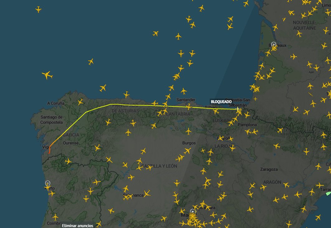 charly0153's tweet photo. Si estáis por la tierruca hace un rato habréis escuchado un avión muy ruidoso, es un Antonov que en teoría va para el este, aunque los datos del vuelo están bloqueados. A ver dónde acaba:
@walter_garcia_ @ManuelCoboJD @p_fdez72 @Proyecto_Terror https://t.co/93vpt7Zzpm