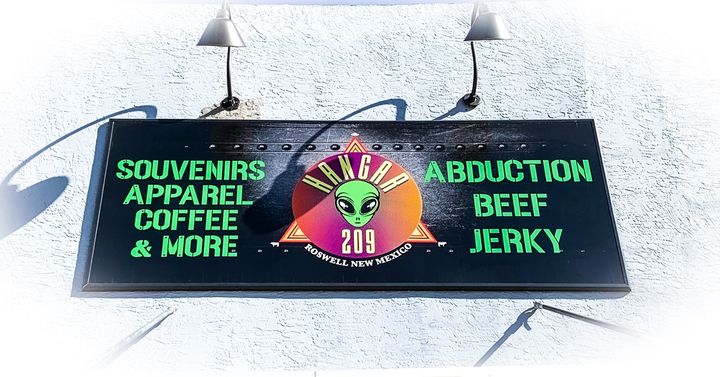 SeeRoswellNM's tweet photo. Aliens, aliens and more .. you guessed it, ALIENS!👽 Hangar 209 is a neat gift shop that has all of your alien needs.#RoswellNM #Roswell #SeeRoswell

Photo: Hangar 209 https://t.co/NyOSTYu25l