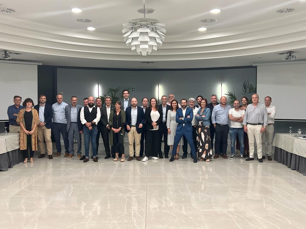 Juliaperezro's tweet photo. Excelente jornada enfocada en el servicio, donde hemos trabajado en conjunto con agentes del Club Diálogo, equipo y Directores del área de operaciones, una sesión constructiva, donde hemos debatido y tratado temas para mejorar el servicio a clientes y mediadores #servicio https://t.co/NiTJblzvPK