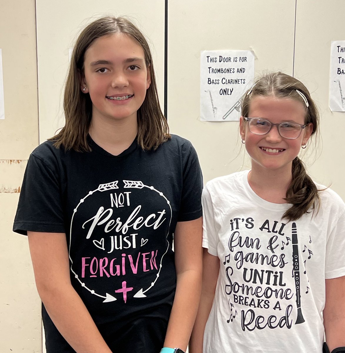 ryanw01's tweet image. Student leaders in action! Olivia and Jael are finishing their 7th grade ELA work so they can come help mentor the new 6th grade band students! #LeadershipInTheArts #LeaderInMe #LeadByExample @ParkwoodMSNC @jpdelucia @drjayjones @AGHoulihan @bateschyna @TheLeaderinMe