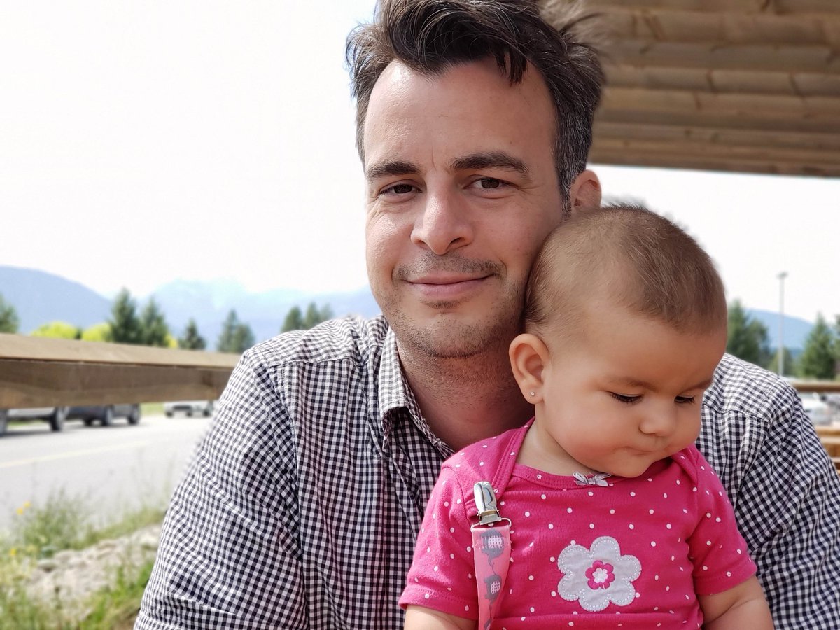 I'm 38 years old and a happy father. I run a law firm that serves low income individuals and victims of domestic violence. Justin Trudeau thinks I'm an extremist because I decided I didn't need a covid vaccine. #TrudeauMustGo