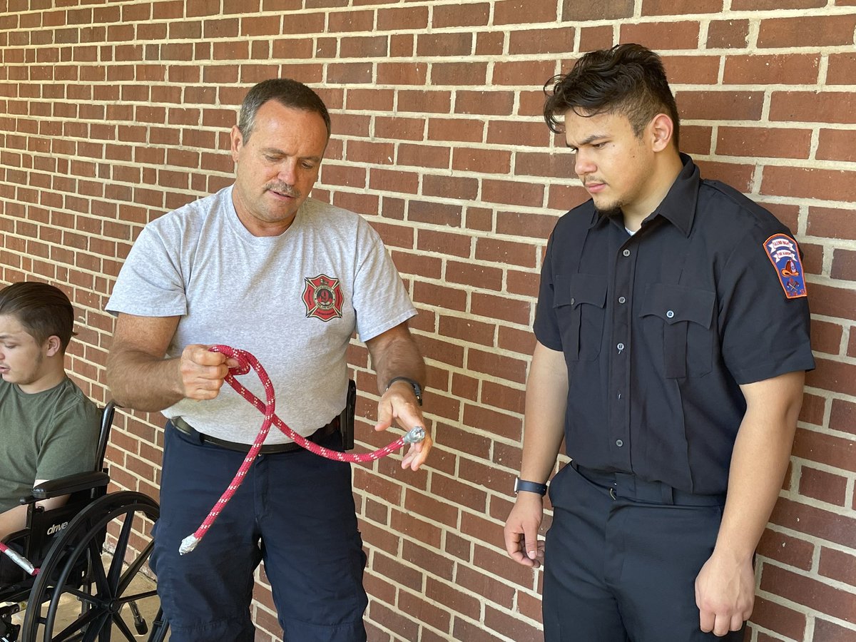 GlennFire's tweet photo. Today the Fire Tech 2 students trained with FCFD109 on the “basic 8” firefighter knots and reviewing equipment carried on their apparatus. #startingthejourney #futurefirefighters #futureleaders #GHSFA https://t.co/aIKrILo9kF
