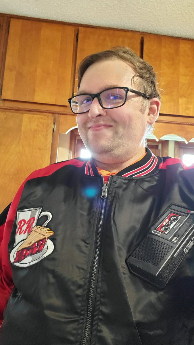 Fadingarcader's tweet photo. Got myself an early birthday present. A Twin Peaks jacket from #MiddleOfBeyond
#TwinPeaks
#MutantFam
#HorrorCommunity https://t.co/AHnNzSqoS1