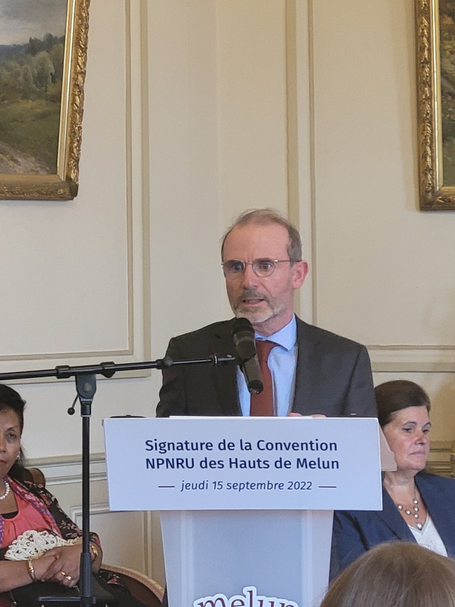 Prefet77's tweet photo. #RénovationUrbaine | Signature de la convention #NPNRU Hauts de @VilleMelun en présence du secrétaire général @Prefet77, Cyrille Le Vély.
🔸Objectif : transformation d'un quartier prioritaire de la politique de la ville
🔸 Focus : habitat et  équipements publics pour + de mixité. https://t.co/LuuuWzBq5o
