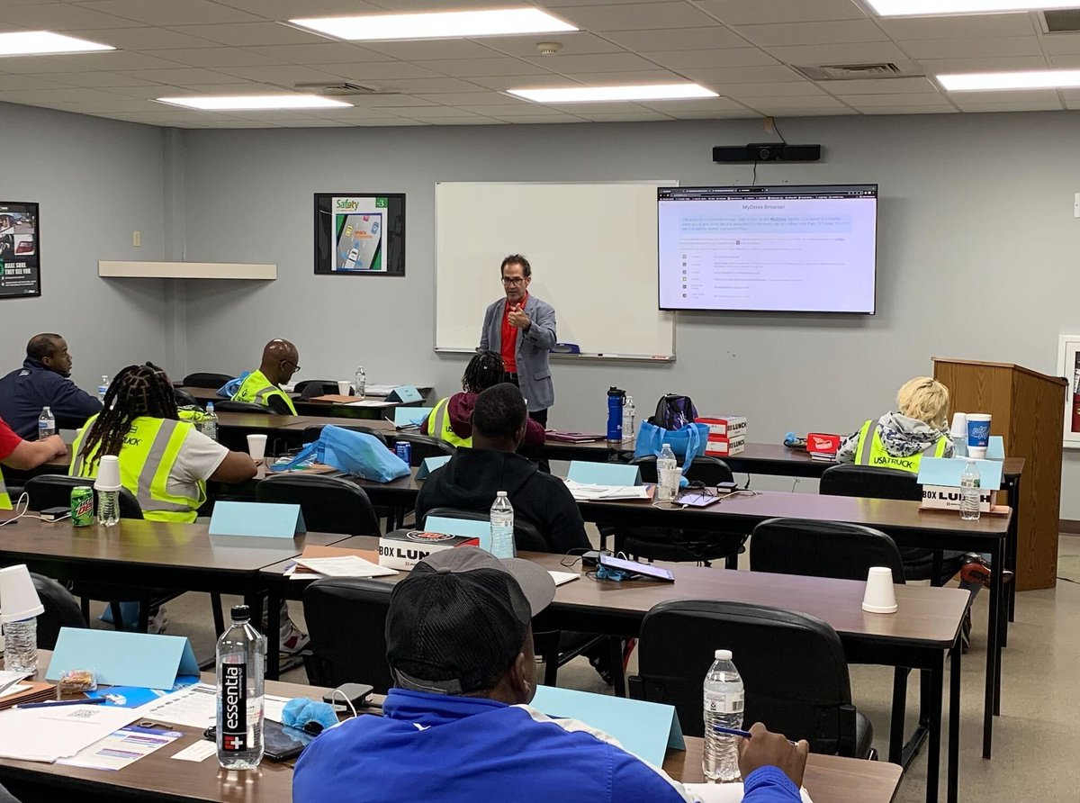LinkeDrive's tweet photo. Had a great time with our friends at USA Truck (@usatruckrecruit) during this National Truck Driver Appreciation Week! #NTDAW #ThankATrucker https://t.co/opGpwAh0Sh