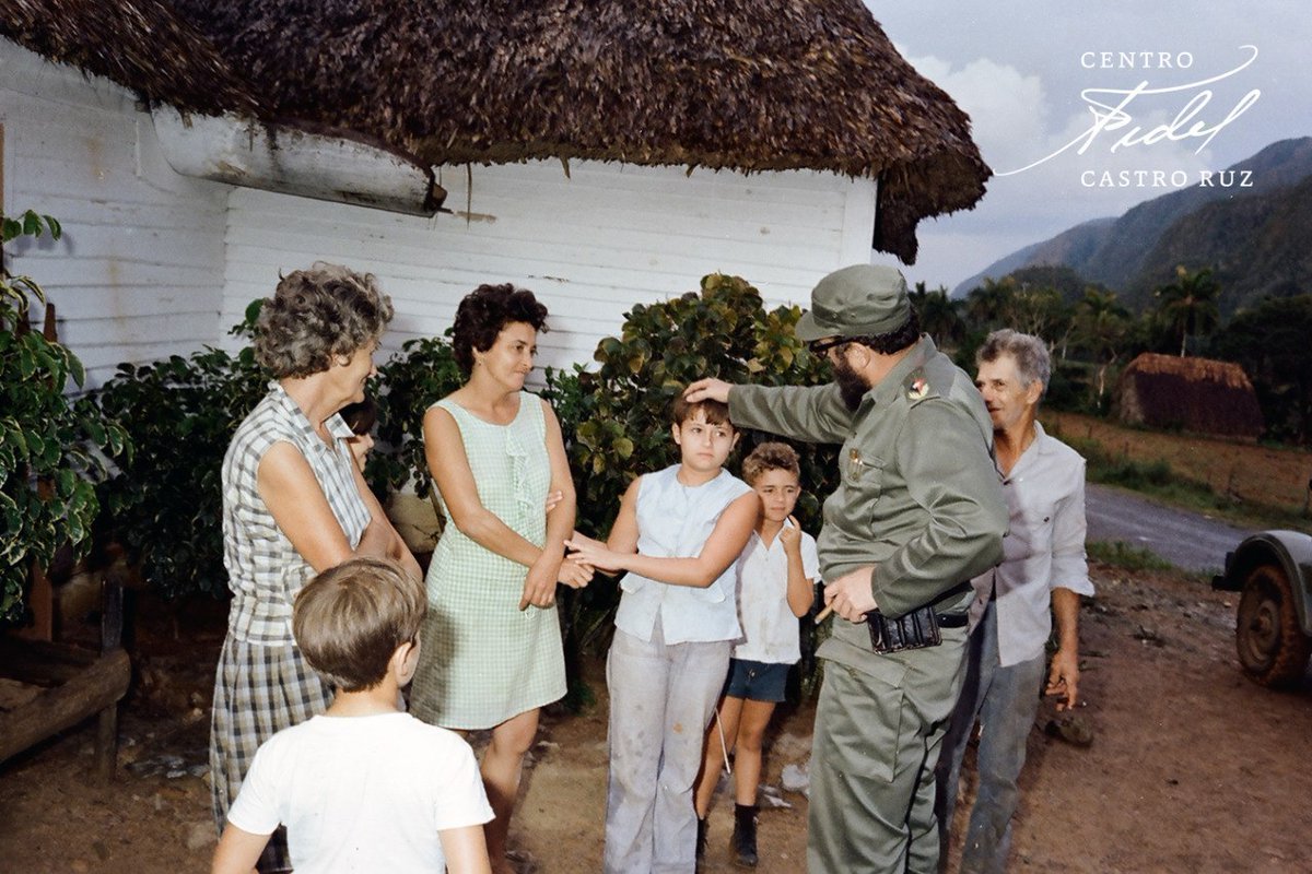 #Fidel:"Albergamos la más firme convicción de que hay muchas palabras y muchos conceptos que tienen que ser redefinidos, si es que queremos, realmente, marchar hacia un futuro digno". #FidelVive #VamosConTodo #CódigoSí <a href="/CubaMir_Ven/">Brigada Médica Cubana Estado Miranda</a>