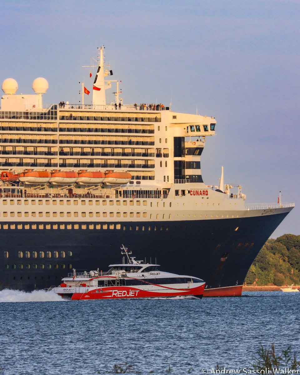 Andrew_SW's tweet photo. #royalconnection
With flags flying at half mast in respect, two vessels with a royal connection, @cunardline #QueenMary2 named by #HerMajestyTheQueen & @RedFunnelFerry #RedJet7 named by Camilla, Queen Consort of the United Kingdom.
#southampton #cowes #IsleofWight #thesolent https://t.co/yqLsjqoTxD