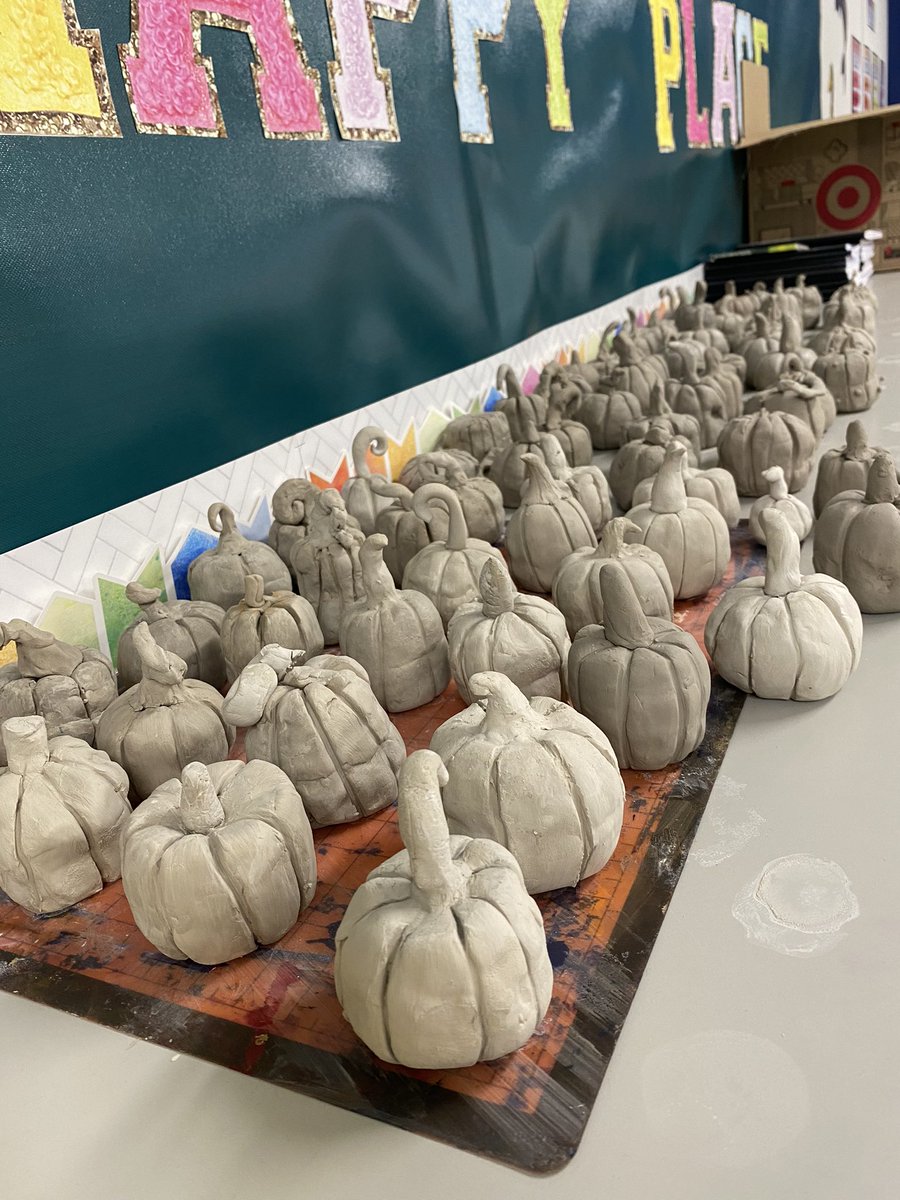 OSEArt_'s tweet photo. It was clay week for 5th grade! #OSEstars https://t.co/L7V39URy8y