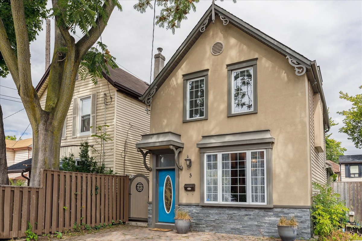 loveurhome's tweet photo. Check out this home! Beautiful and charming, 2 story family home in the heart of Landsdale! With over 1,400 SF of living space, this 3 BR and 1 bath home are sun-filled and full of character. The main floor boasts a spacious .. https://t.co/z8S3loOzPH https://t.co/cr9JIEYrIE
