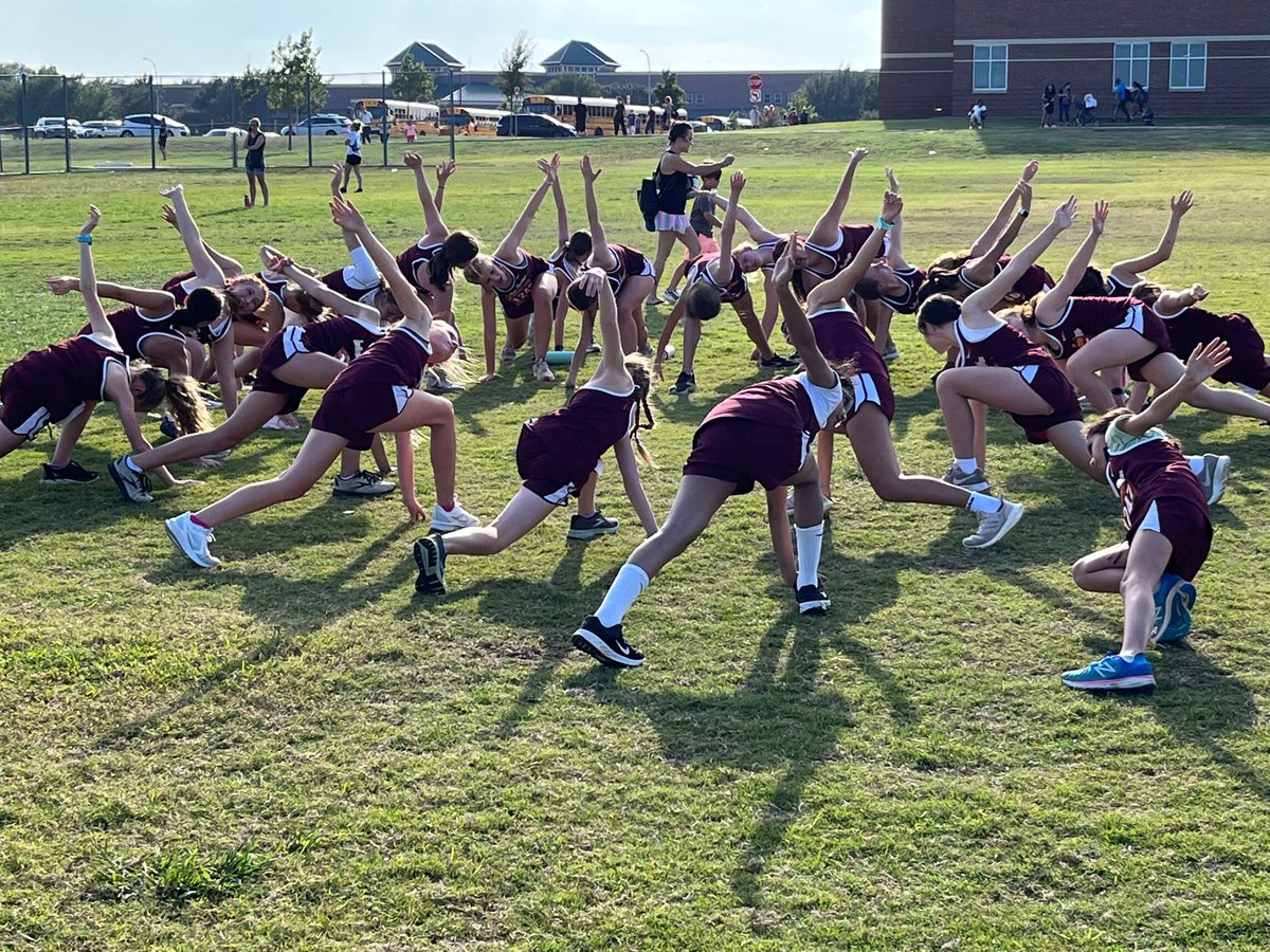ISMSLadyEagles's tweet photo. Awesome job by our Lady Eagles at yesterdays cross country meet. 7th grade took home 2nd place and many PR’s set by our runners! @khsxcgirls @KISDAthletics @IndianSpringsMS https://t.co/ejBOo7vEn1