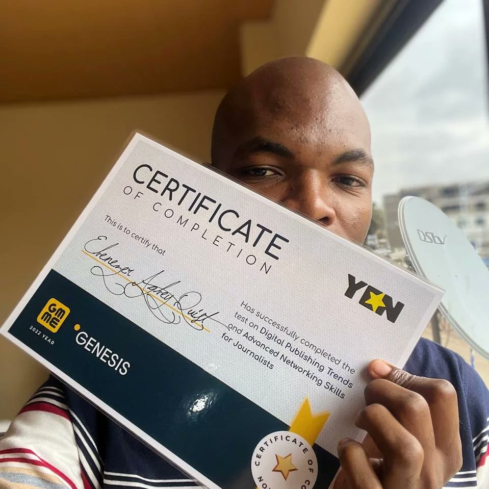 Eqayinspire's tweet photo. Not much happening here. 

Just me receiving a certificate of completion of a test on DIGITAL PUBLISHING TRENDS and ADVANCED NETWORKING SKILLS. 

It was awarded by GENESIS MEDIA one of the leading online media conglomerates in the world. 
#ExpertCopywriter
#TransformationalWriter https://t.co/wtCmbhq3RS