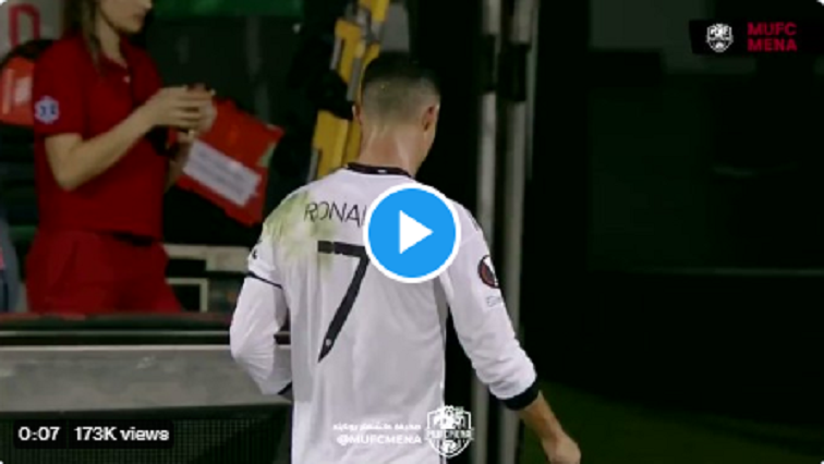FootbaIIIhub's tweet photo. VIDEO: What Cristiano Ronaldo did when a young female fan asked for a selfie. 

Unacceptable behaviour! 😲

WATCH: https://t.co/9GHnUZfwuJ https://t.co/GdrHT8owVU